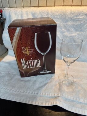 Maxima Clear Stemmed Wine Glass - Transparent 12 oz Crystal